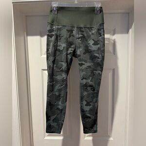 GAP women’s camo leggings sz medium